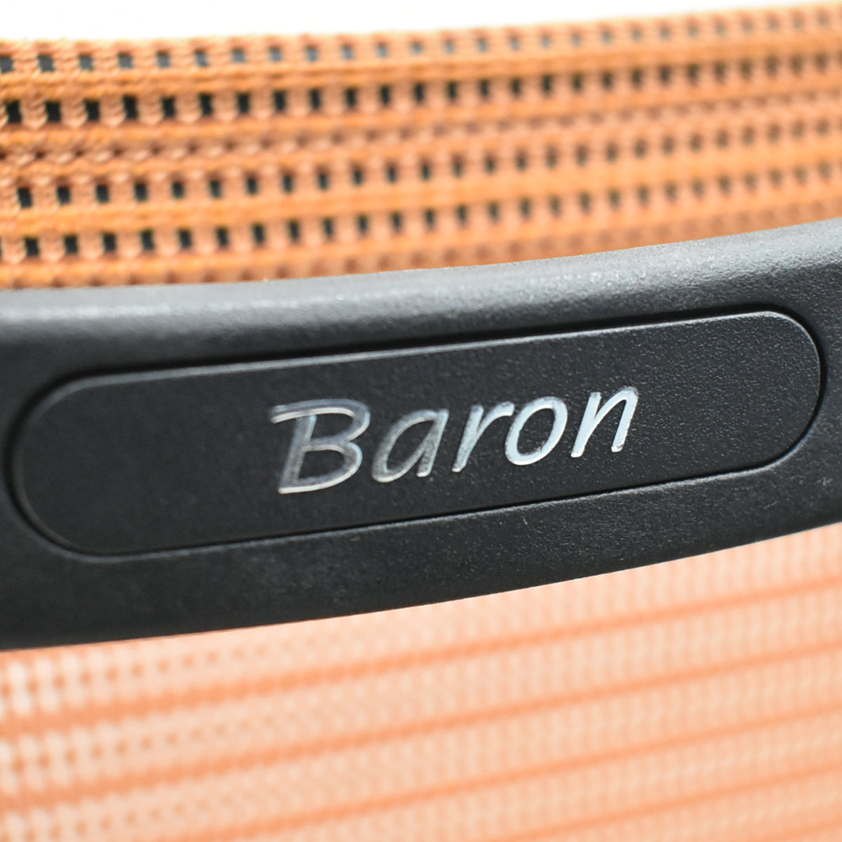 【中古】オカムラ　バロン　ハイバック　可動肘　ポリッシュ　ブラック×オレンジ　肘パッド新品　2026012204【中古オフィス家具】