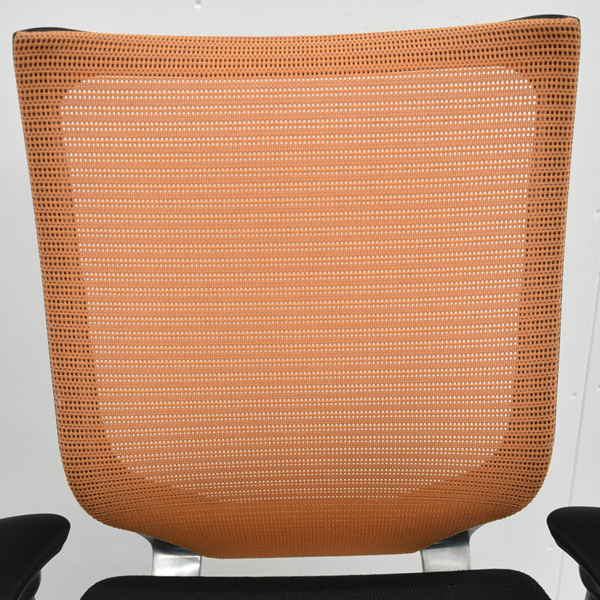 【中古】オカムラ　バロン　ハイバック　可動肘　ポリッシュ　ブラック×オレンジ　肘パッド新品　2026012204【中古オフィス家具】