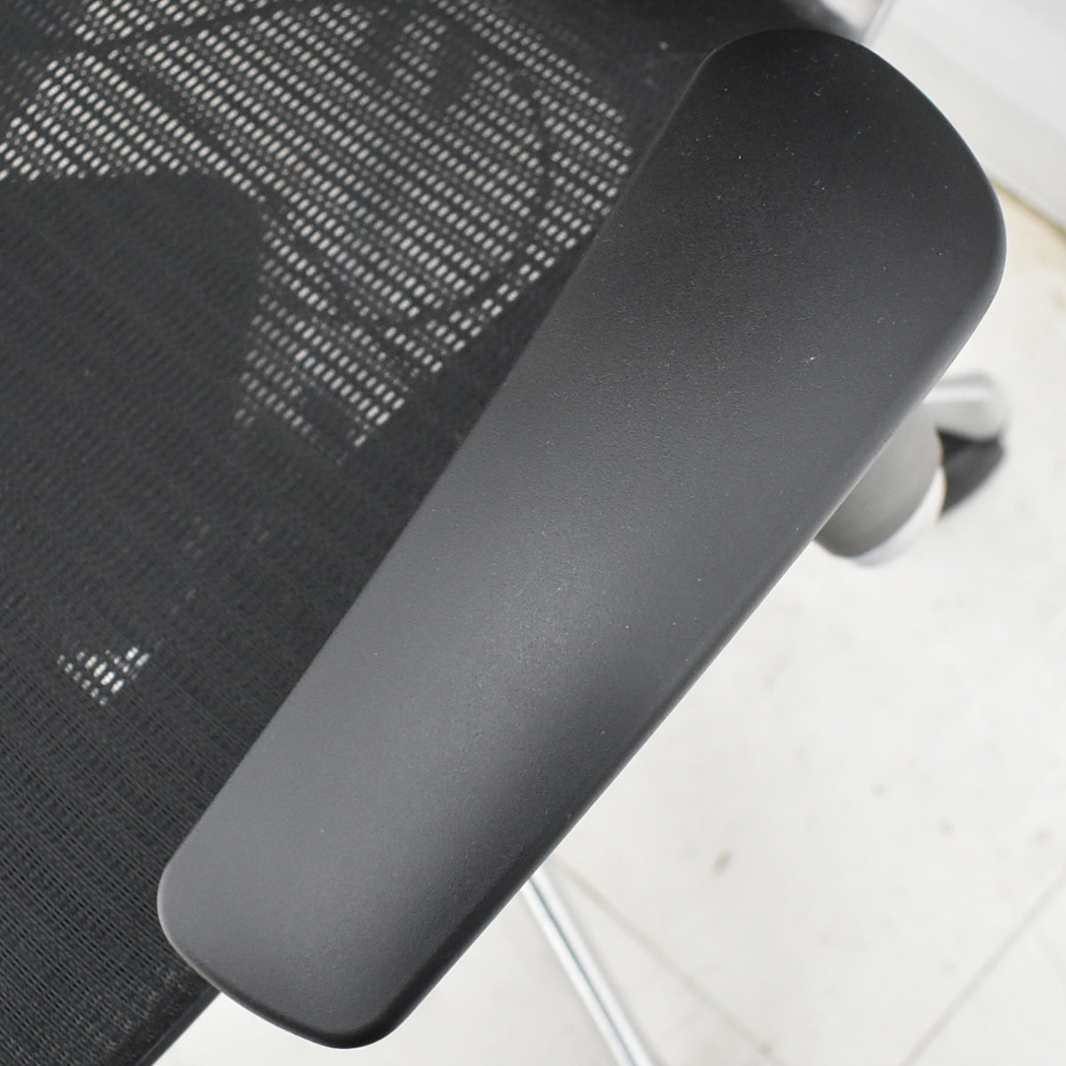 【中古】オカムラ　バロン　ハイバック　可動肘　ポリッシュ　ブラック×オレンジ　肘パッド新品　2026012204【中古オフィス家具】