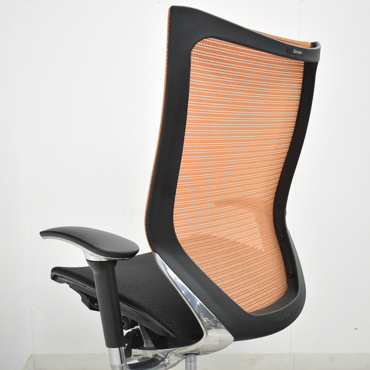 【中古】オカムラ　バロン　ハイバック　可動肘　ポリッシュ　ブラック×オレンジ　肘パッド新品　2026012204【中古オフィス家具】