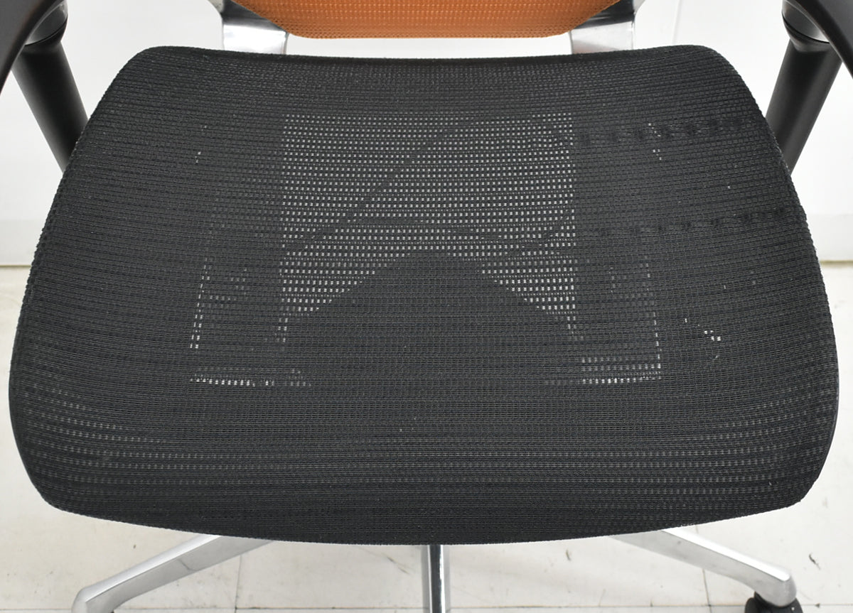 【中古】オカムラ　バロン　ハイバック　可動肘　ポリッシュ　ブラック×オレンジ　肘パッド新品　2026012205【中古オフィス家具】