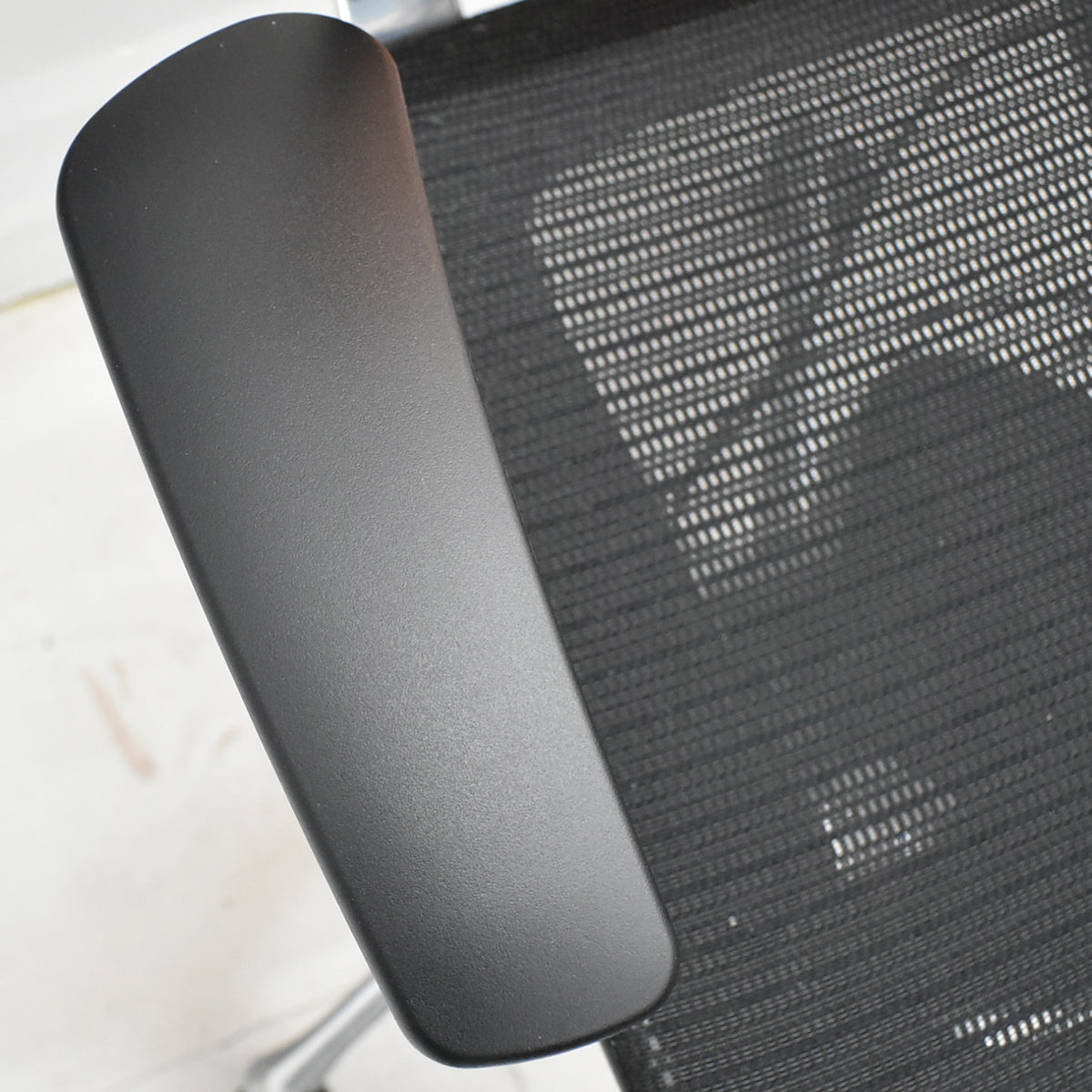 【中古】オカムラ　バロン　ハイバック　可動肘　ポリッシュ　ブラック×オレンジ　肘パッド新品　2026012205【中古オフィス家具】