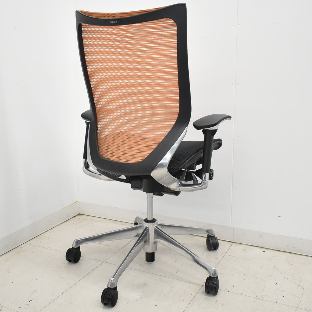 【中古】オカムラ　バロン　ハイバック　可動肘　ポリッシュ　ブラック×オレンジ　肘パッド新品　2026012205【中古オフィス家具】