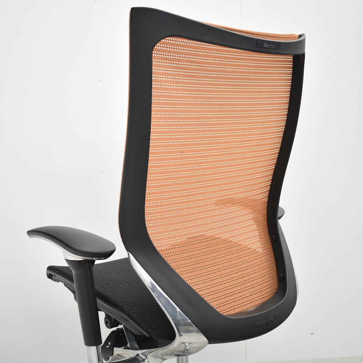 【中古】オカムラ　バロン　ハイバック　可動肘　ポリッシュ　ブラック×オレンジ　肘パッド新品　2026012205【中古オフィス家具】