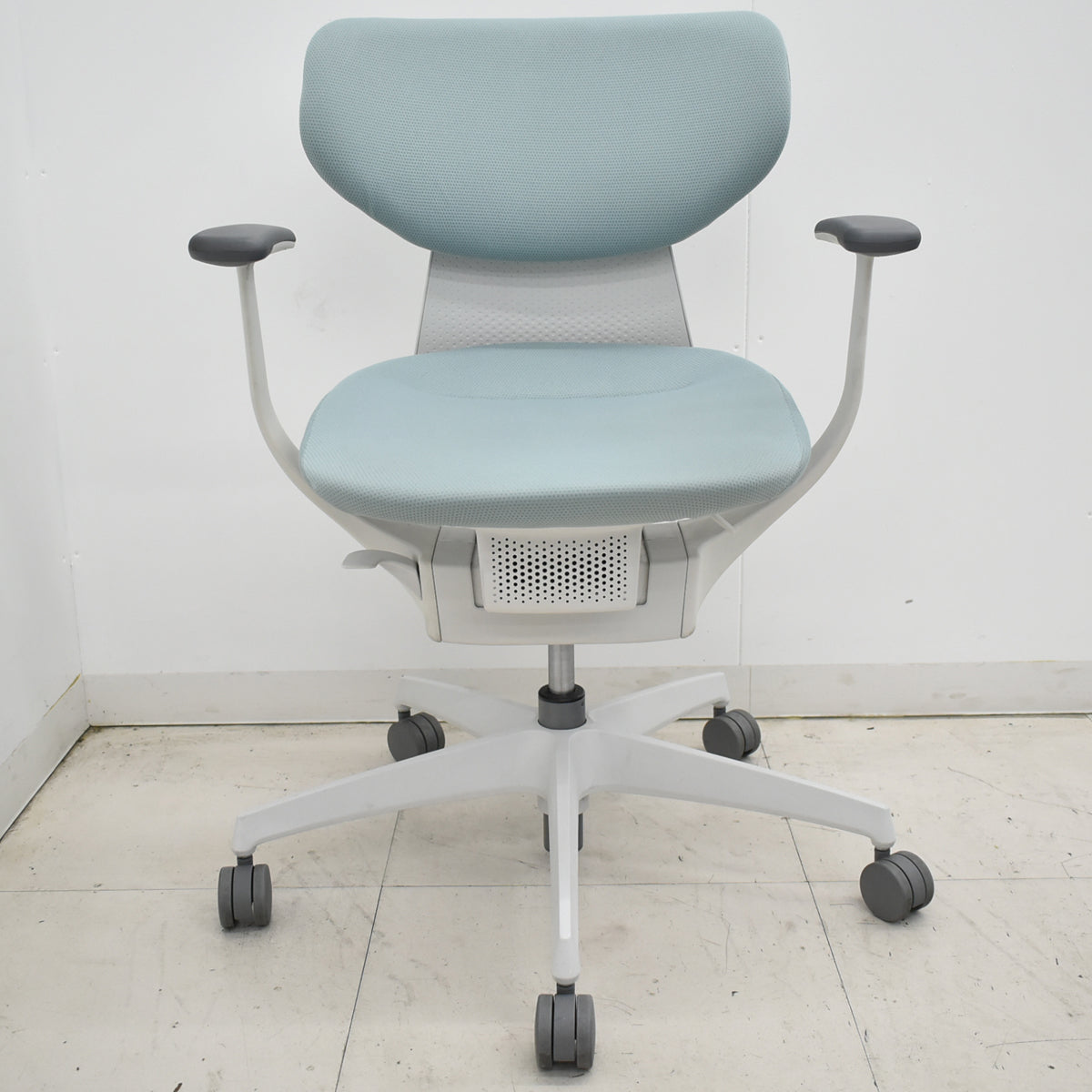 【中古】コクヨ　イング　固定肘　ラテラルタイプ　ナイロンキャスター　アッシュターコイズ　2026012206【中古オフィス家具】