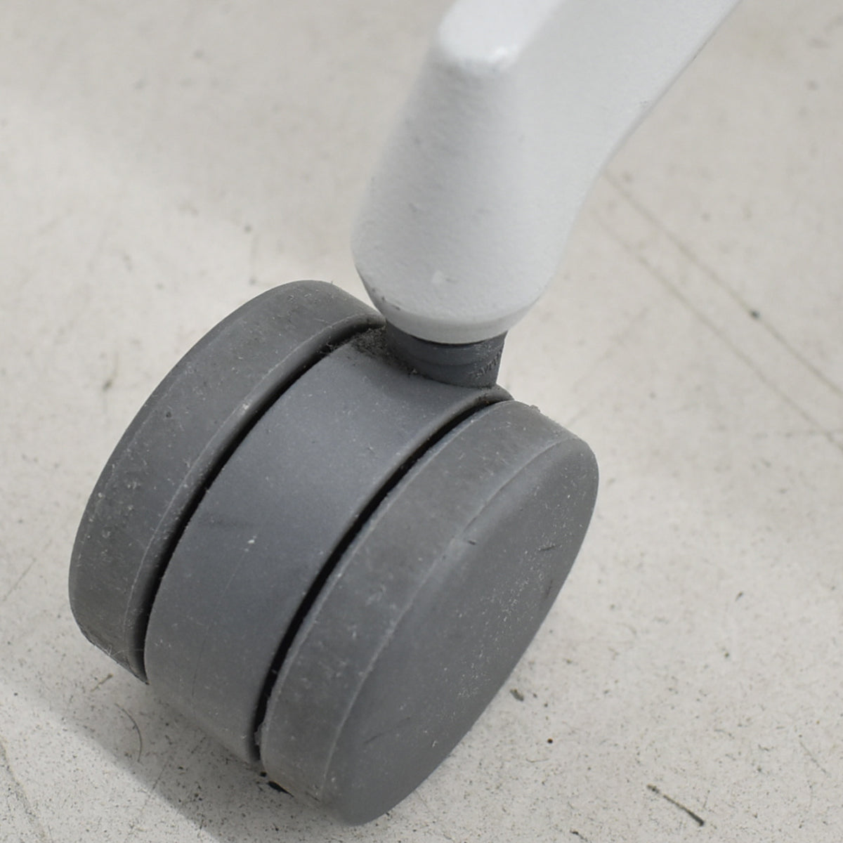 【中古】コクヨ　イング　固定肘　ラテラルタイプ　ナイロンキャスター　アッシュターコイズ　2026012206【中古オフィス家具】