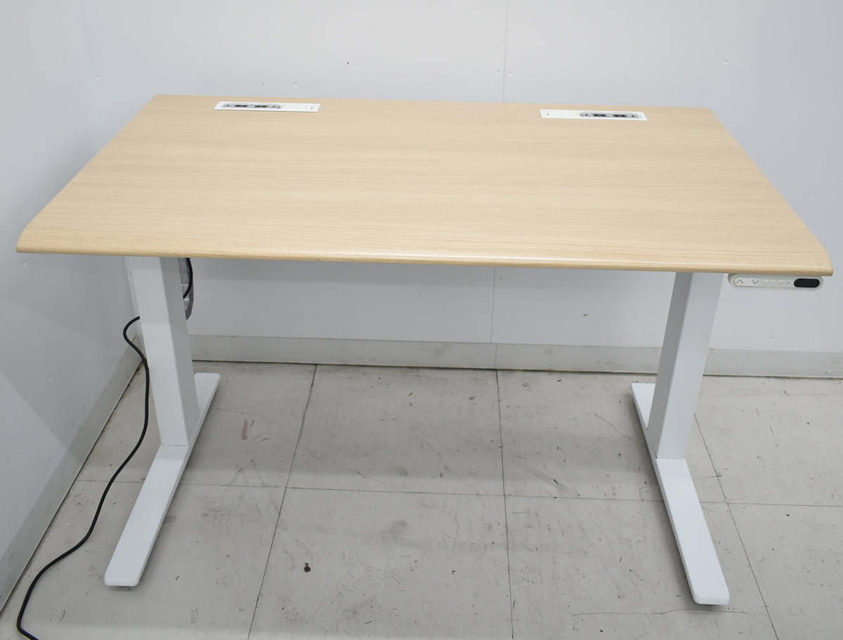 【中古】オカムラ　スイフト　電動昇降デスク　スムースフォルムエッジ　インジケーター付ボタンタイプ　メモリー機能　コンセントユニット２個付　幅1150　2026012301【中古オフィス家具】