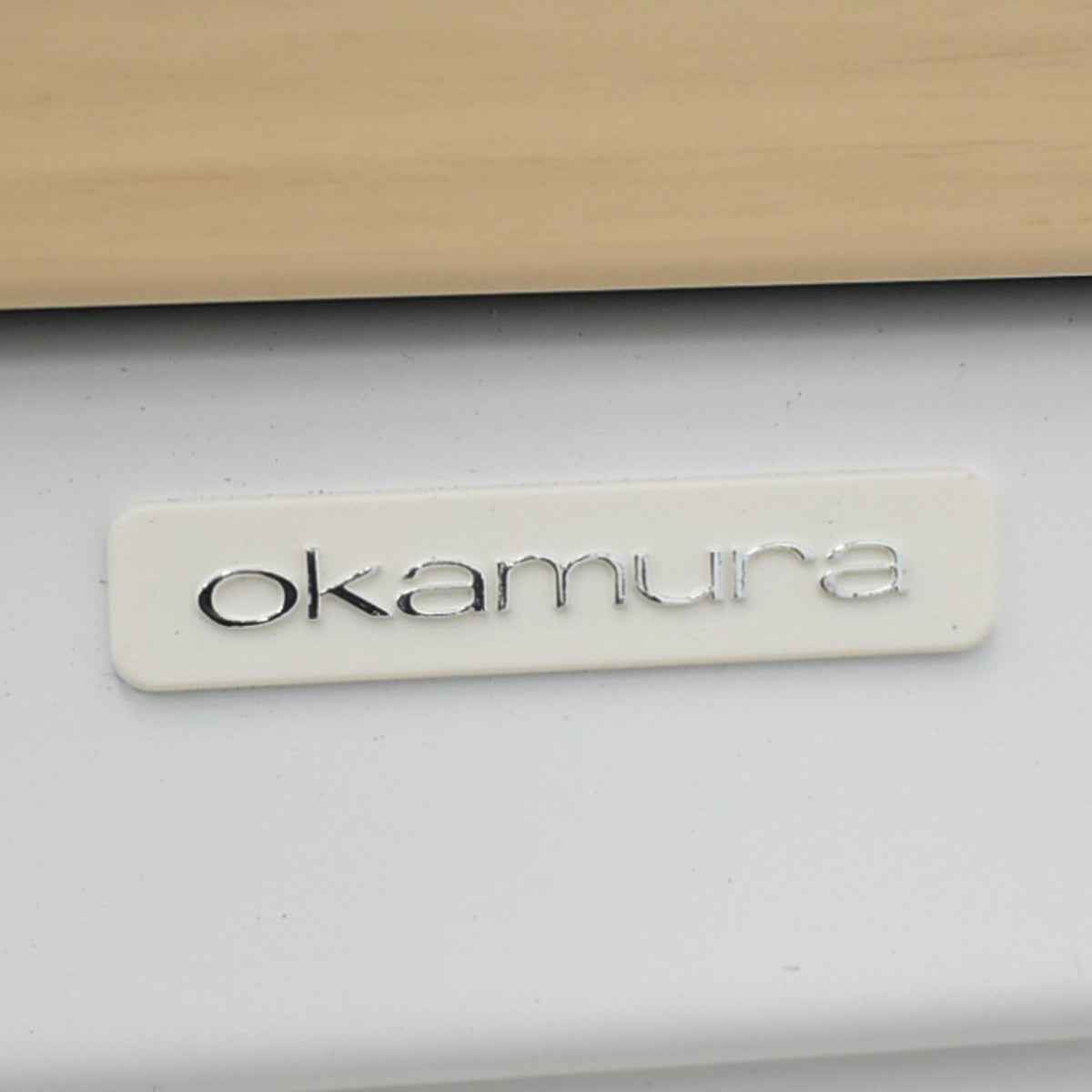 【中古】オカムラ　スイフト　電動昇降デスク　スムースフォルムエッジ　インジケーター付ボタンタイプ　メモリー機能　コンセントユニット２個付　幅1150　2026012301【中古オフィス家具】