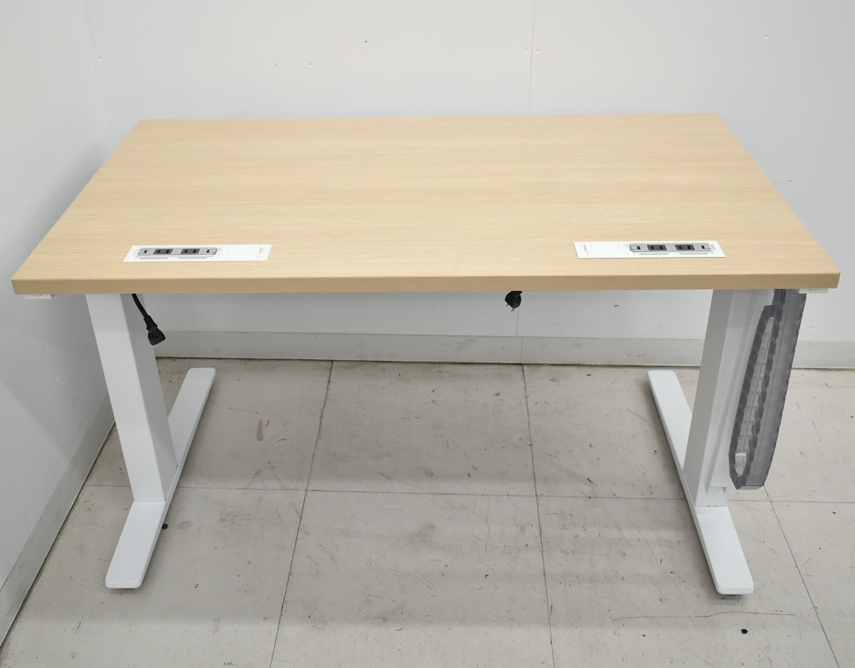 【中古】オカムラ　スイフト　電動昇降デスク　スムースフォルムエッジ　インジケーター付ボタンタイプ　メモリー機能　コンセントユニット２個付　幅1150　2026012301【中古オフィス家具】