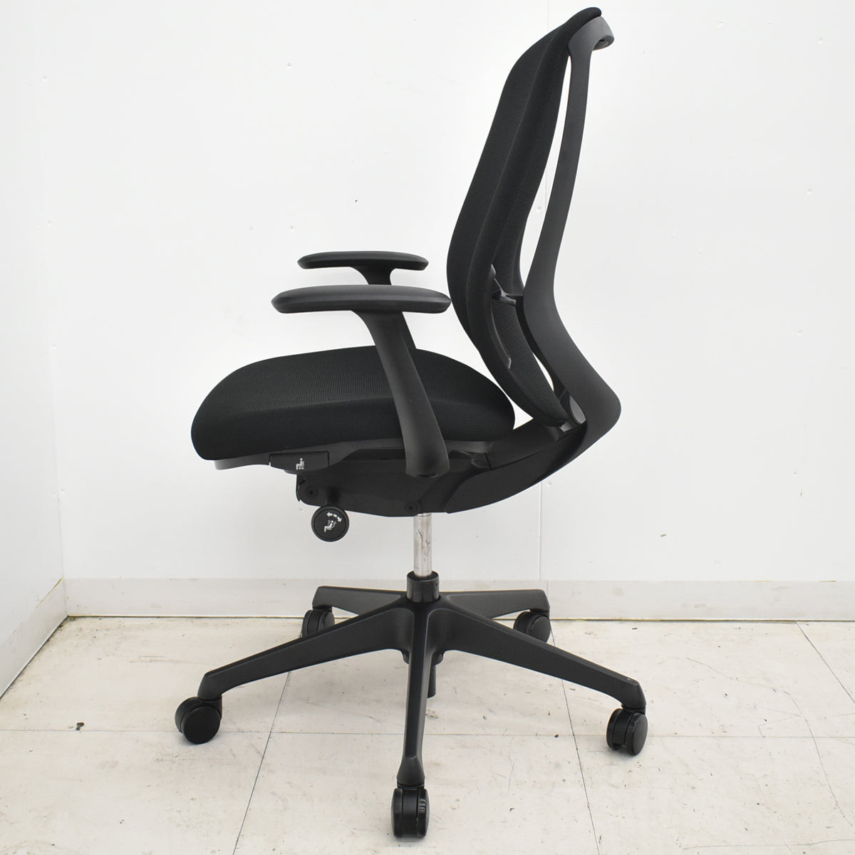 【中古】オカムラ　シルフィー　ハイバック　固定肘　バックカーブアジャスト　前傾機能　ブラック　2026012602【中古オフィス家具】
