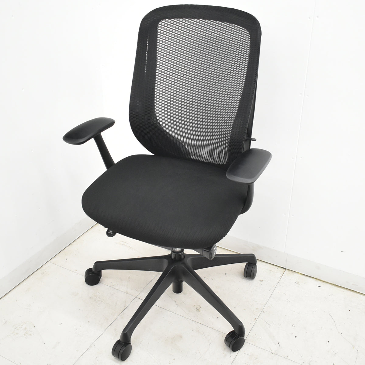 【中古】オカムラ　シルフィー　ハイバック　固定肘　バックカーブアジャスト　前傾機能　ブラック　2026012603【中古オフィス家具】