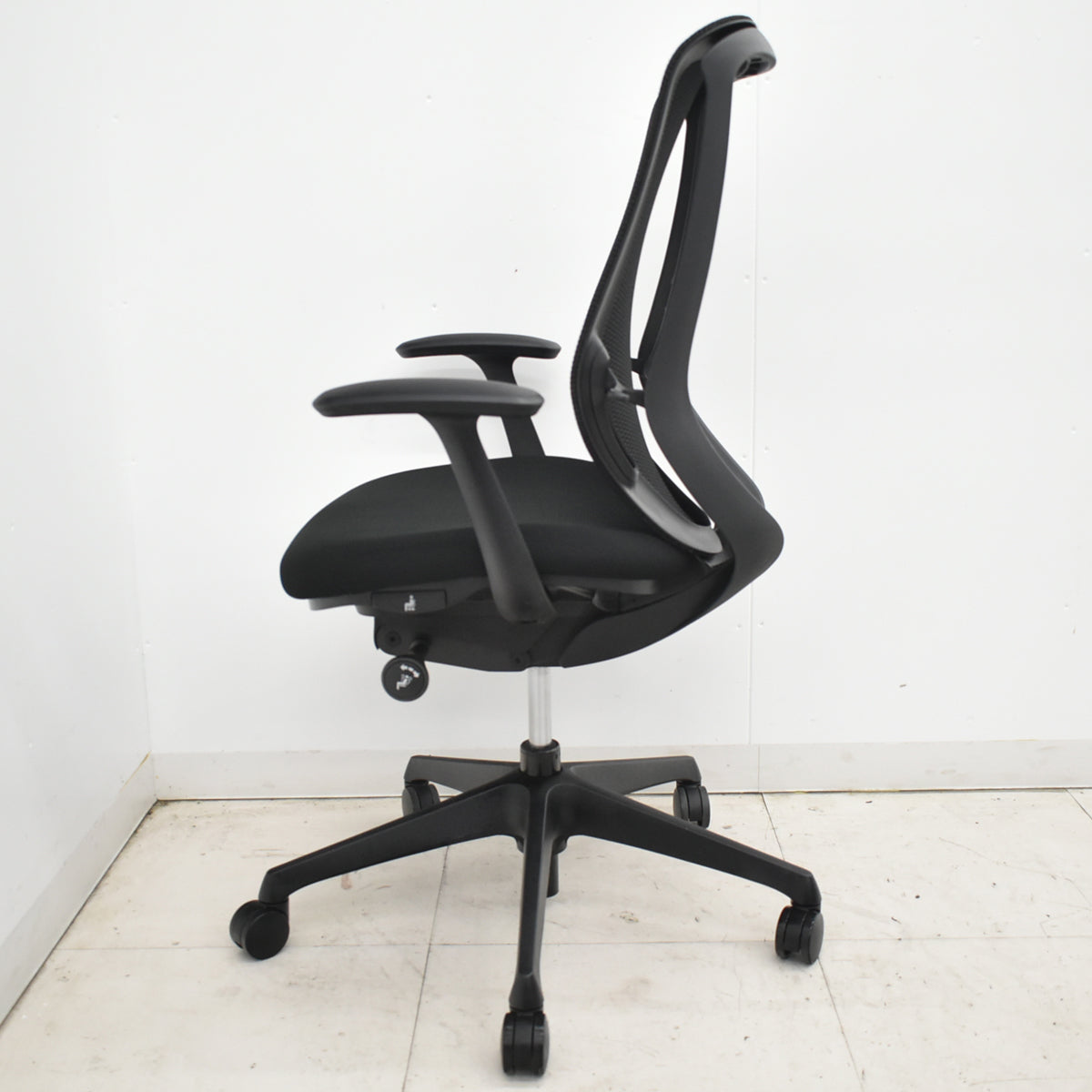 【中古】オカムラ　シルフィー　ハイバック　固定肘　バックカーブアジャスト　前傾機能　ブラック　2026012603【中古オフィス家具】
