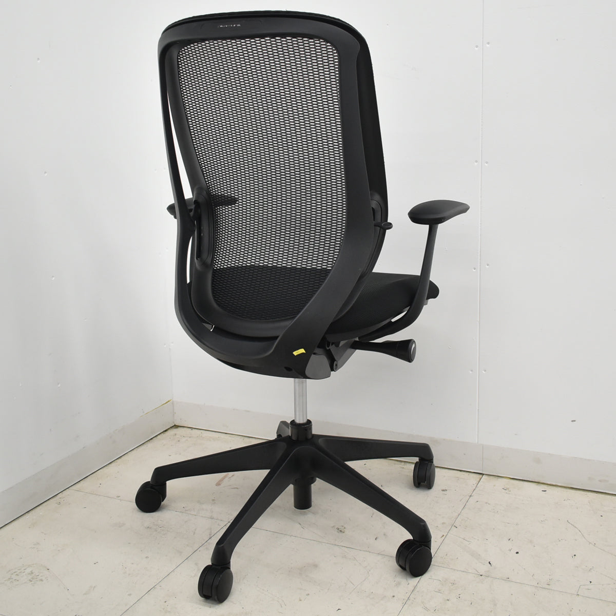 【中古】オカムラ　シルフィー　ハイバック　固定肘　バックカーブアジャスト　前傾機能　ブラック　2026012603【中古オフィス家具】