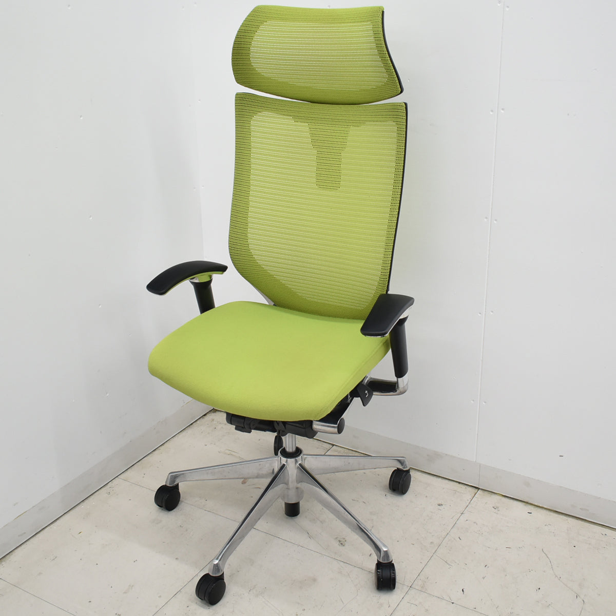【中古】オカムラ　バロン　エクストラハイバック　可動肘　可動ヘッドレスト　ポリッシュ　ライムグリーン　肘パッド新品　2026012605【中古オフィス家具】