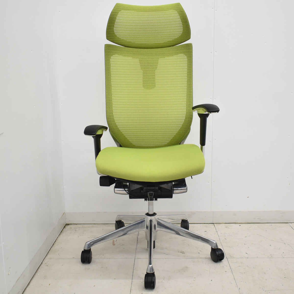【中古】オカムラ　バロン　エクストラハイバック　可動肘　可動ヘッドレスト　ポリッシュ　ライムグリーン　肘パッド新品　2026012605【中古オフィス家具】