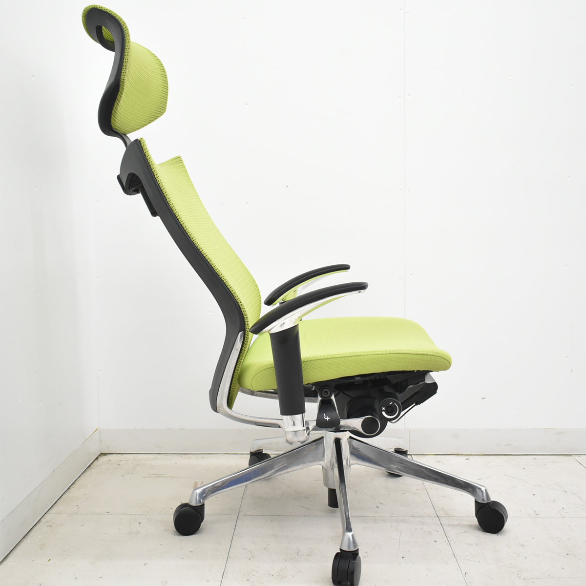 【中古】オカムラ　バロン　エクストラハイバック　可動肘　可動ヘッドレスト　ポリッシュ　ライムグリーン　肘パッド新品　2026012605【中古オフィス家具】