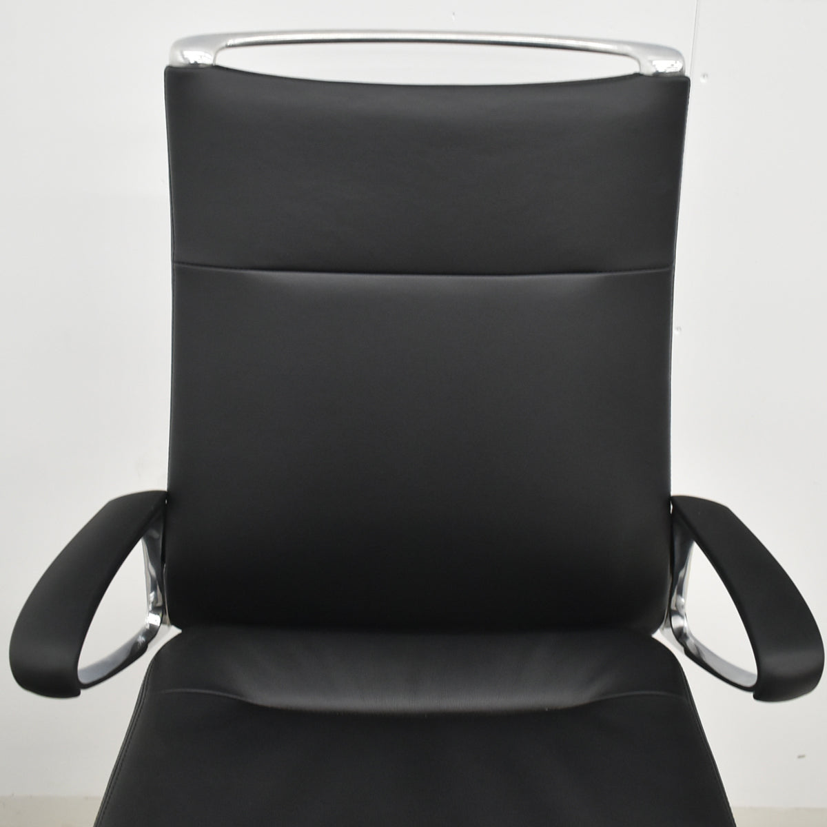 【中古】オカムラ　モードチェア　ハイバック　固定肘　総革張り　2020年製　ブラック　2026012608【中古オフィス家具】