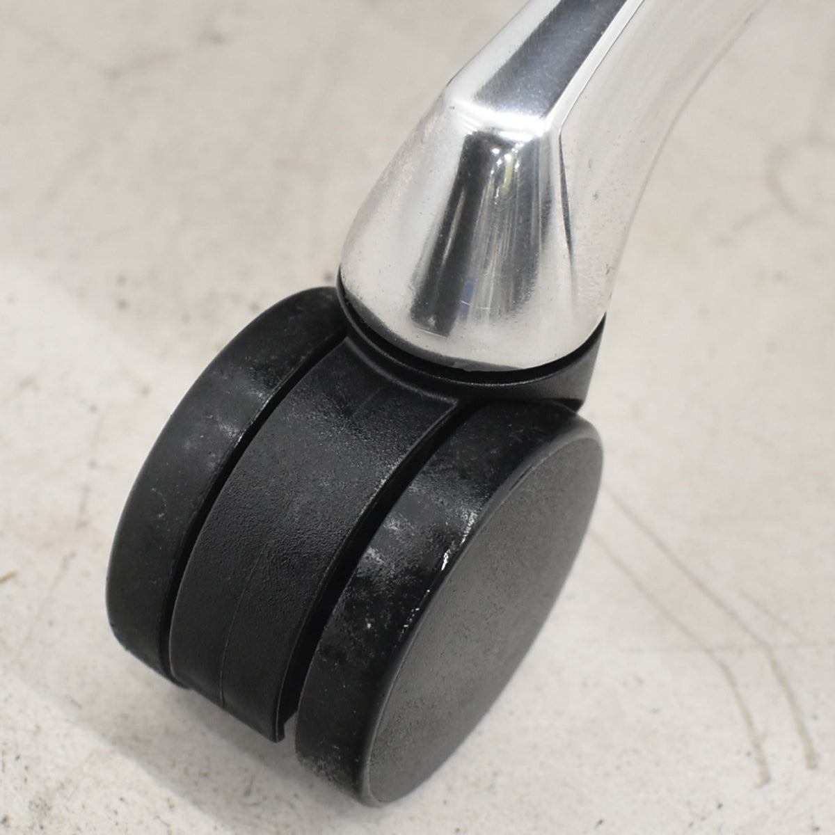 【中古】オカムラ　モードチェア　ハイバック　固定肘　総革張り　2020年製　ブラック　2026012608【中古オフィス家具】