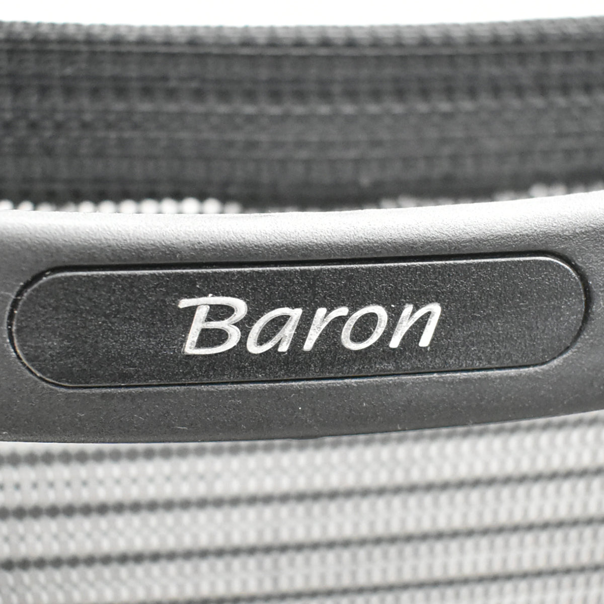 【中古】オカムラ　バロン　ローバック　可動肘　ポリッシュ　昇降ガス新品交換済　ブラック　2026012701【中古オフィス家具】