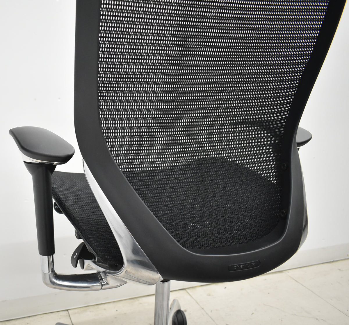 【中古】オカムラ　バロン　ローバック　可動肘　ポリッシュ　昇降ガス新品交換済　ブラック　2026012701【中古オフィス家具】