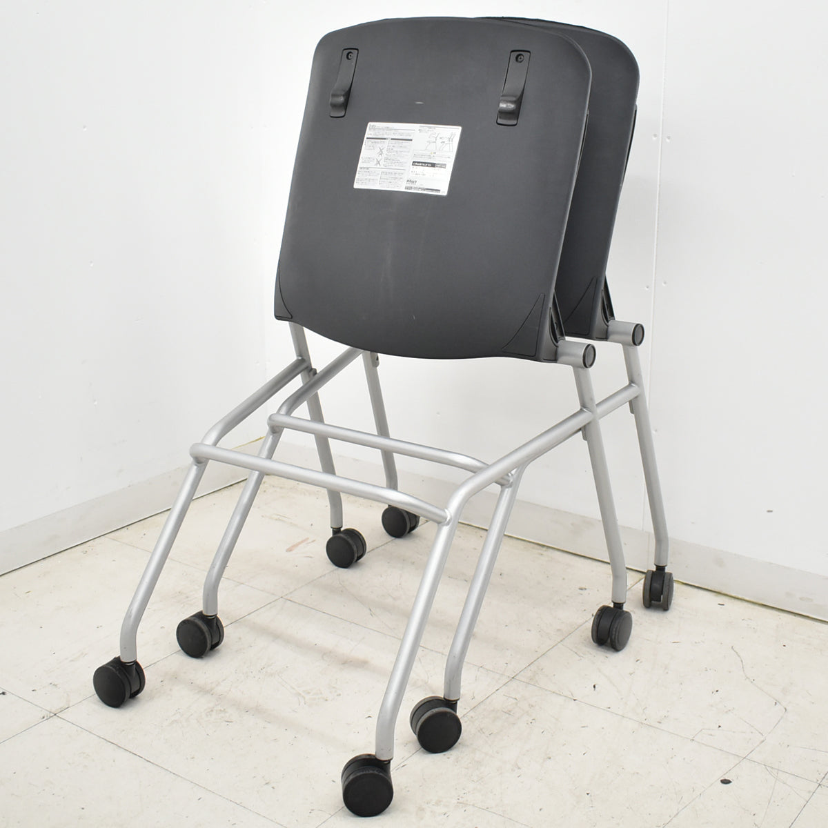 【中古】オカムラ　グラータ　ミーティングチェア　ネスティング可　ブラック　2026012702【中古オフィス家具】