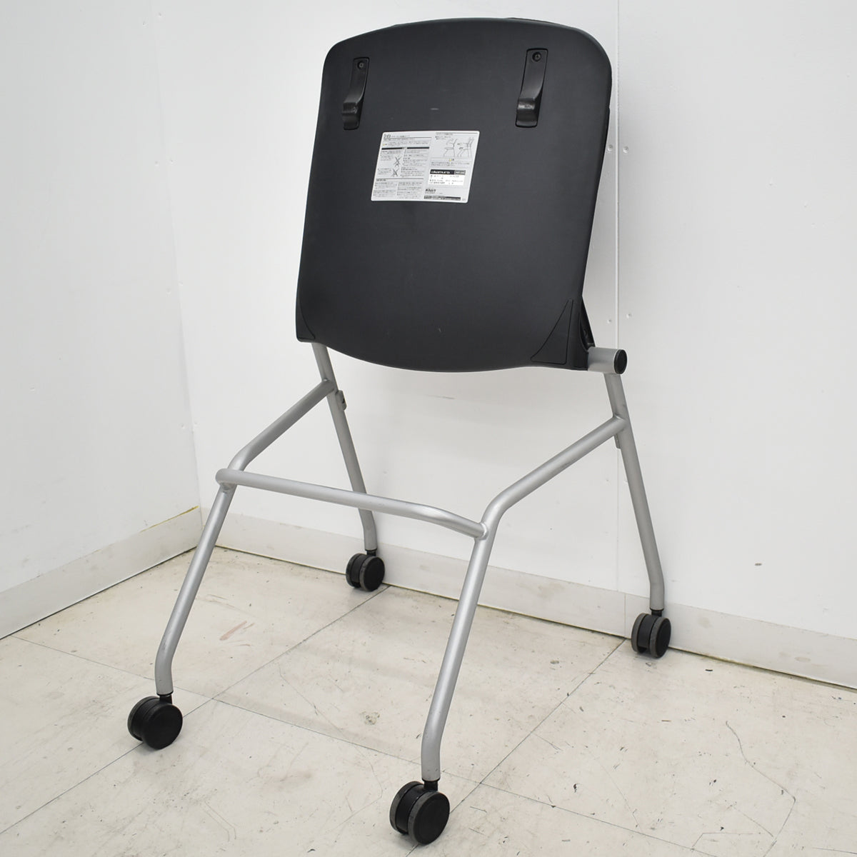 【中古】オカムラ　グラータ　ミーティングチェア　ネスティング可　ブラック　2026012702【中古オフィス家具】