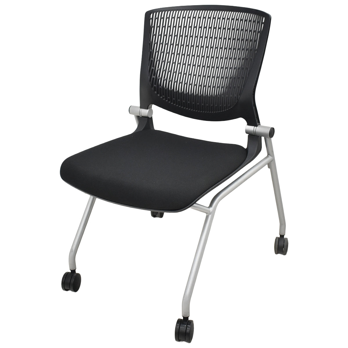 【中古】オカムラ　グラータ　ミーティングチェア　ネスティング可　ブラック　2026012702【中古オフィス家具】