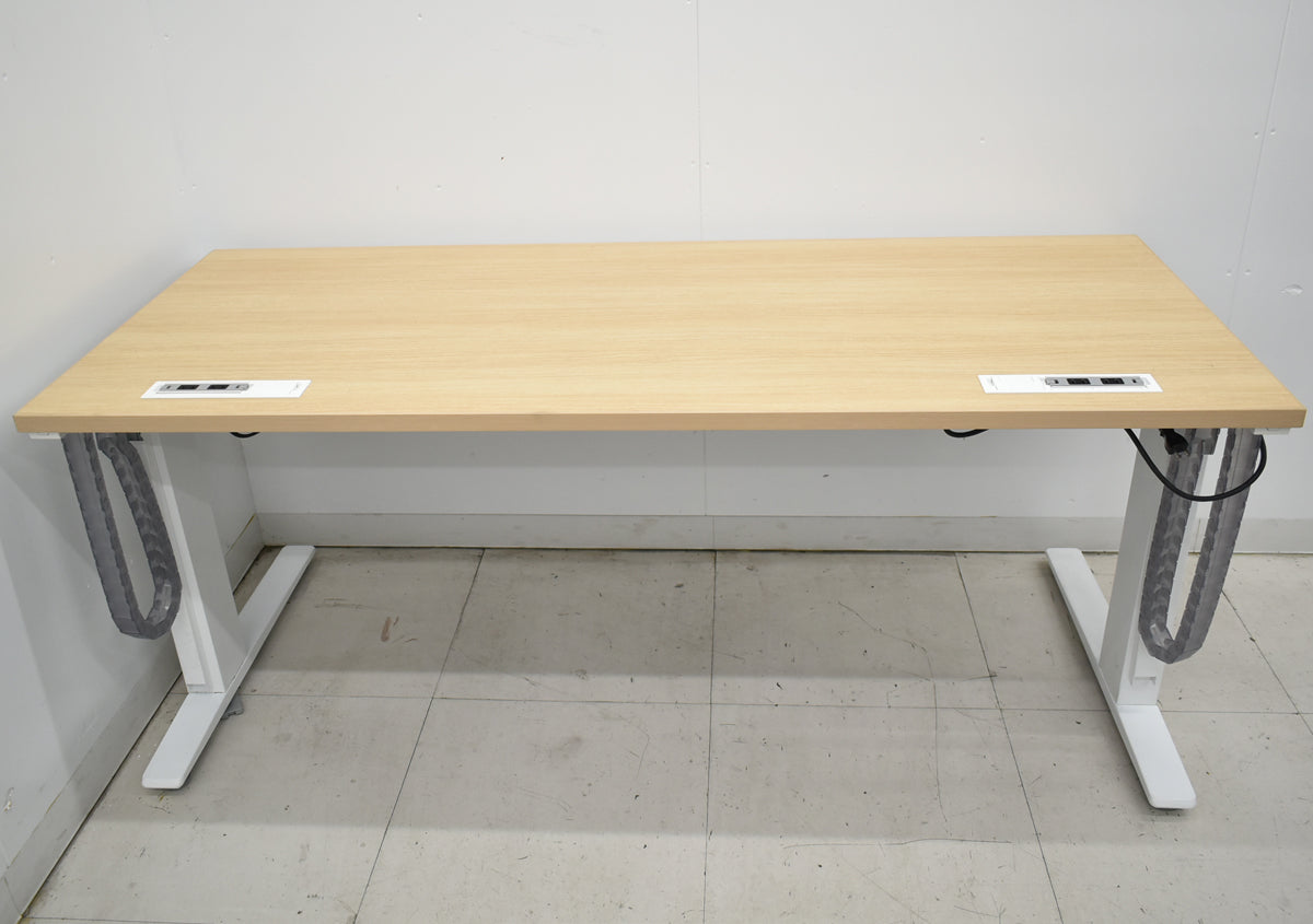 【中古】オカムラ　スイフト　電動昇降デスク　スムースフォルムエッジ　コンセントユニット２か所　インジケーターボタンタイプメモリー機能付　幅1550　2026012703【中古オフィス家具】