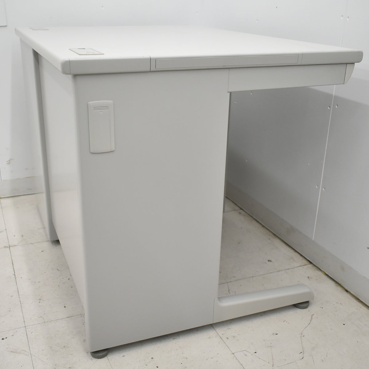 【中古】オカムラ　SDスタンダード片袖デスク107　幅1000　2026020304【中古オフィス家具】