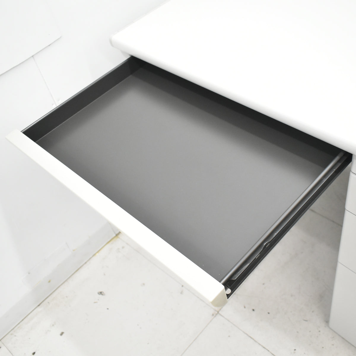 【中古】オカムラ　SD-V片袖デスク107　幅1000　2026020306【中古オフィス家具】