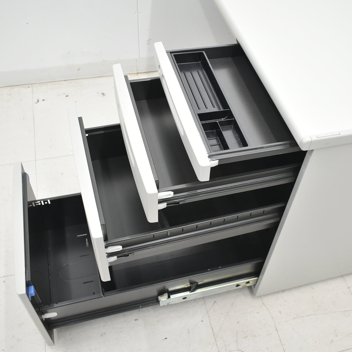 【中古】オカムラ　SDスタンダード片袖デスク　幅1000　2026020401【中古オフィス家具】