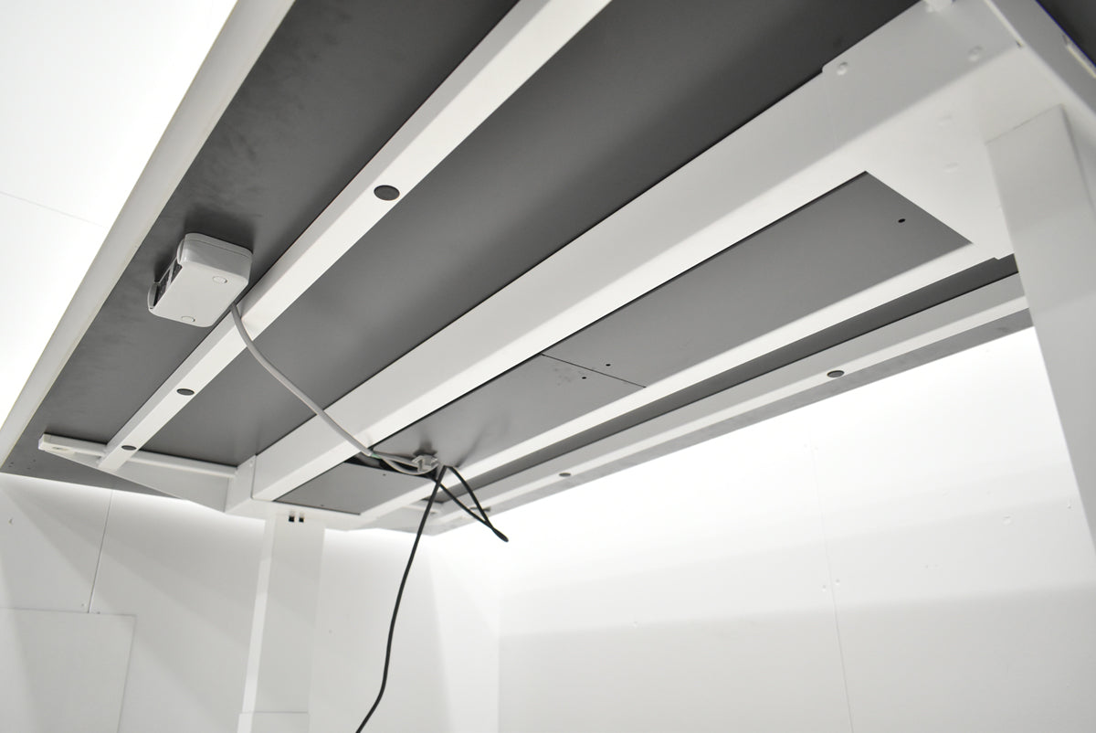 【中古】オカムラ　スイフト　ミーティングテーブル　コンセントタップ１か所付　コントロールレバータイプ　幅1800　2026020404【中古オフィス家具】