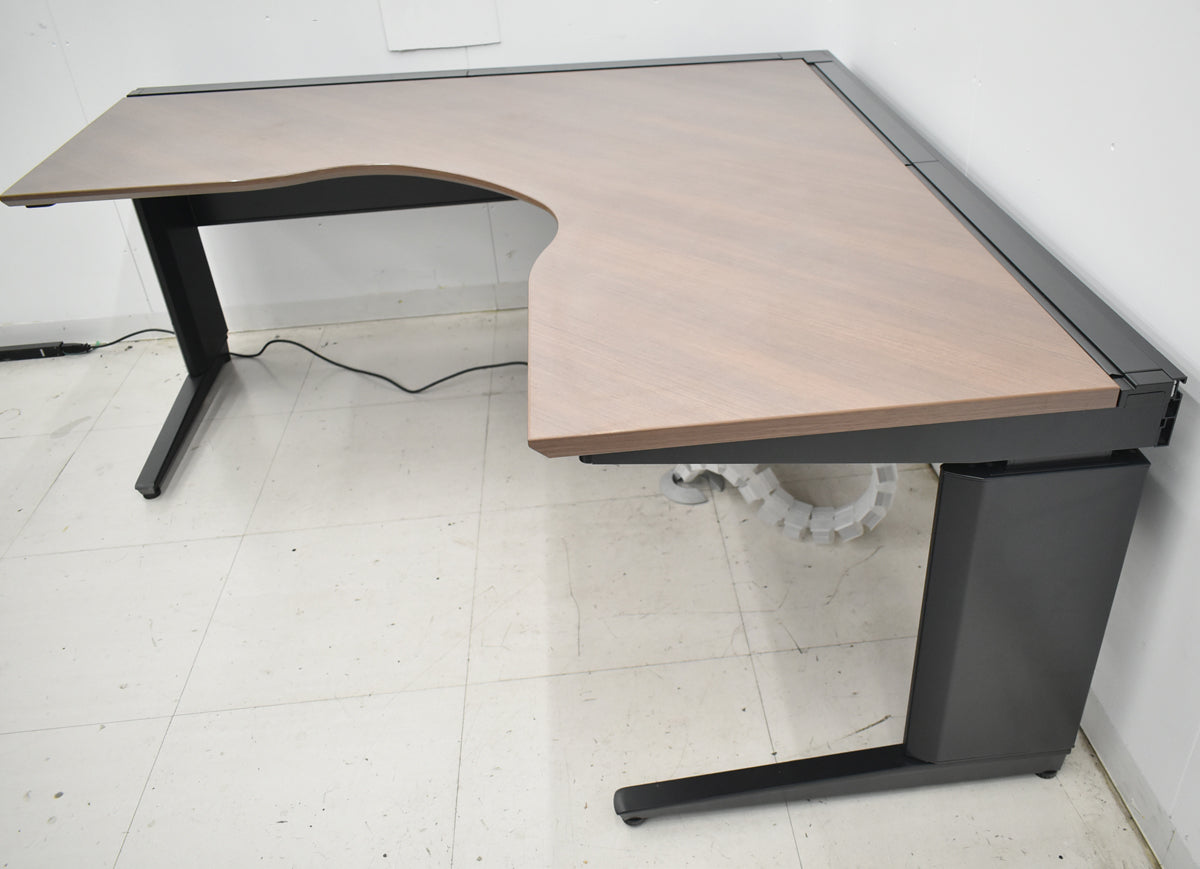 【中古】オカムラ　プロステージクレストUD　電動昇降L型デスク　コントロールスイッチインジゲーターメモリ機能　幅1570　2026020502【中古オフィス家具】