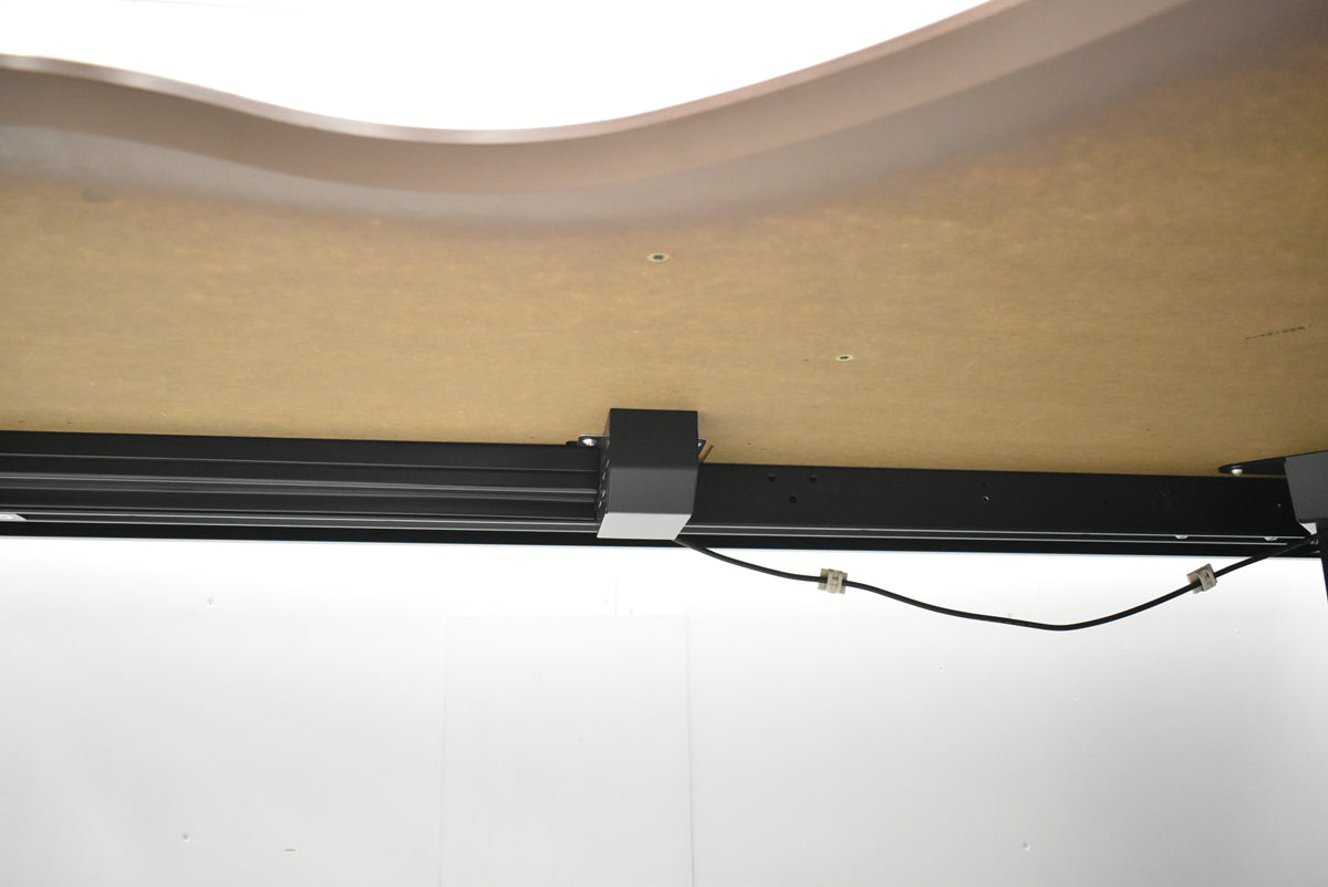 【中古】オカムラ　プロステージクレストUD　電動昇降L型デスク　コントロールスイッチインジゲーターメモリ機能　幅1570　2026020502【中古オフィス家具】