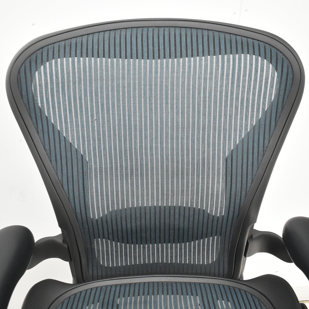 【中古】ハーマンミラー　アーロンチェア　昇降ガス新品交換済　スタンダード　Ｂサイズ　ランバーサポート　グリーン　2026020601【中古オフィス家具】