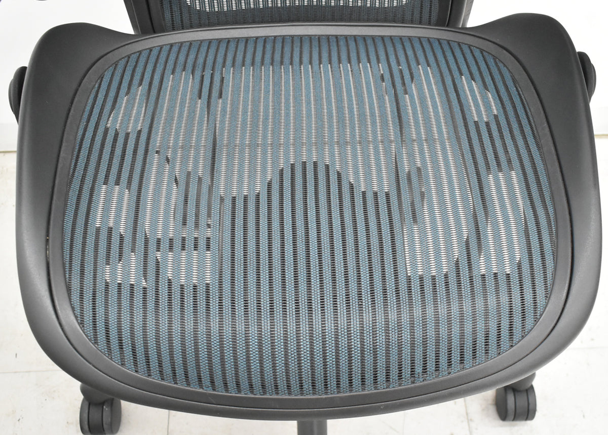 【中古】ハーマンミラー　アーロンチェア　昇降ガス新品交換済　スタンダード　Ｂサイズ　ランバーサポート　グリーン　2026020601【中古オフィス家具】