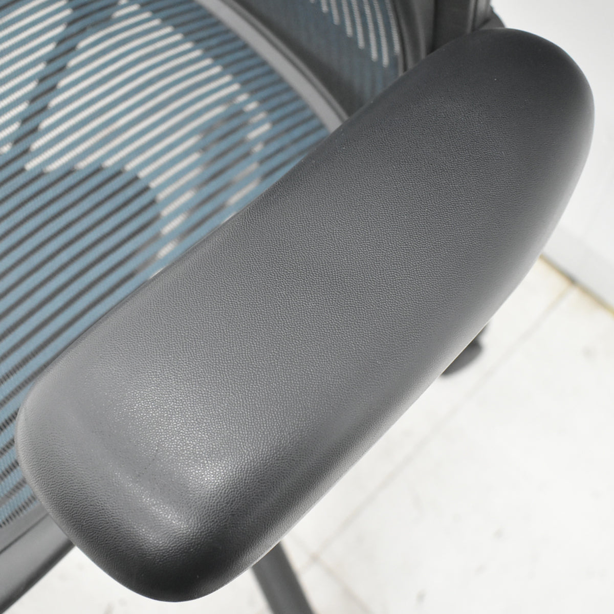 【中古】ハーマンミラー　アーロンチェア　昇降ガス新品交換済　スタンダード　Ｂサイズ　ランバーサポート　グリーン　2026020601【中古オフィス家具】