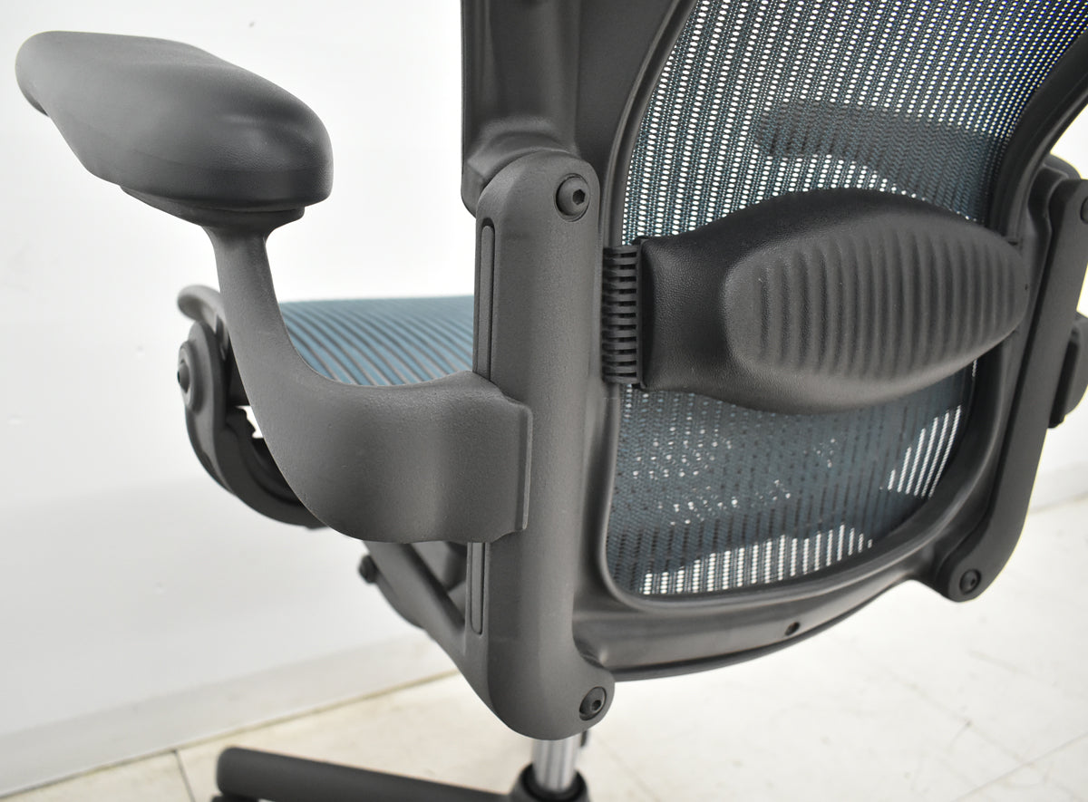 【中古】ハーマンミラー　アーロンチェア　昇降ガス新品交換済　スタンダード　Ｂサイズ　ランバーサポート　グリーン　2026020601【中古オフィス家具】
