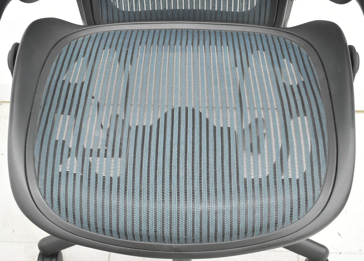 【中古】ハーマンミラー　アーロンチェア　昇降ガス新品交換済　スタンダード　Ｂサイズ　ランバーサポート　グリーン　2026020902【中古オフィス家具】