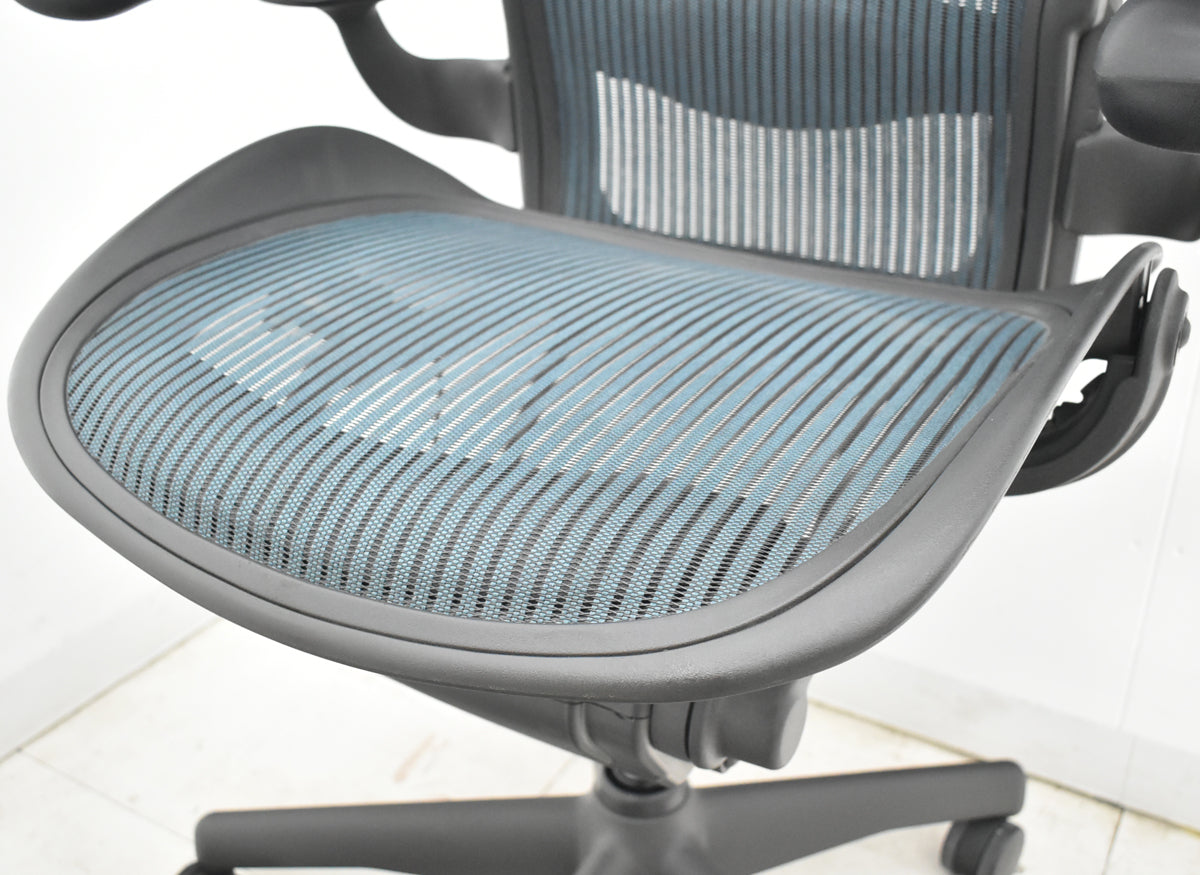 【中古】ハーマンミラー　アーロンチェア　昇降ガス新品交換済　スタンダード　Ｂサイズ　ランバーサポート　グリーン　2026020902【中古オフィス家具】
