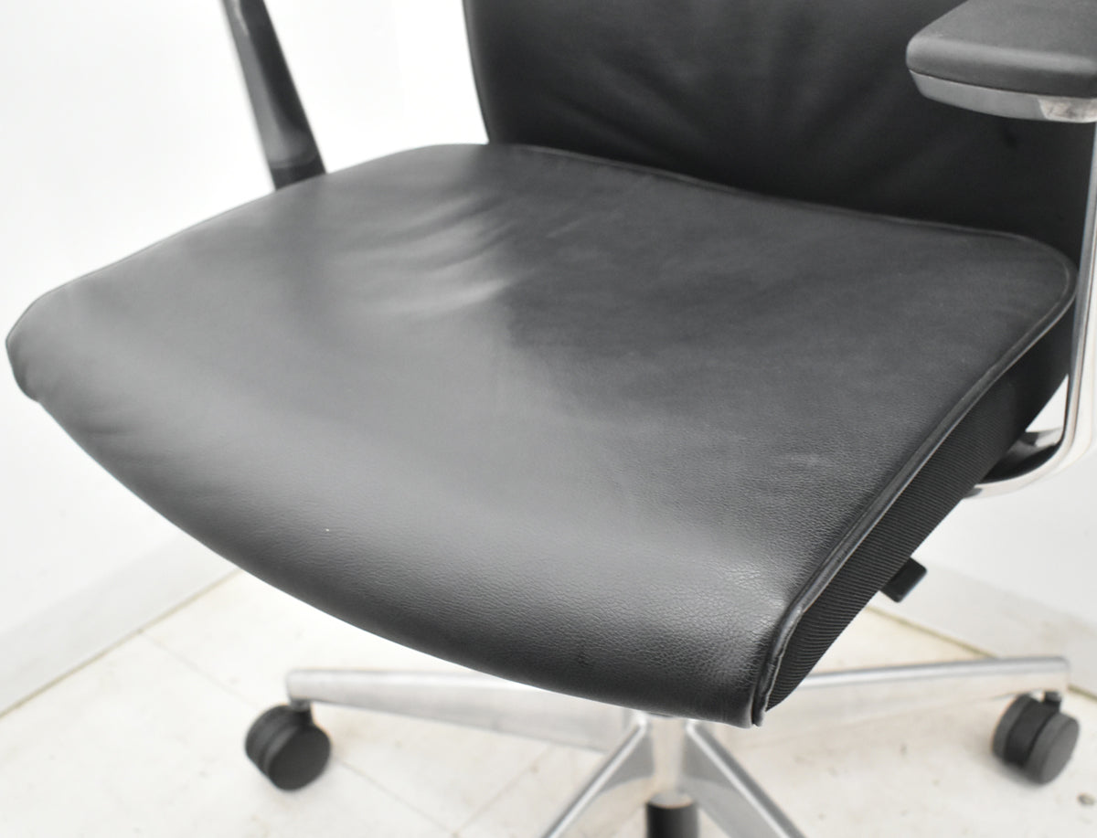 【中古】コクヨ　プント　ハイバック　固定肘（アルミ肘）革張り　エアランバーサポート　ブラック　2026020903【中古オフィス家具】