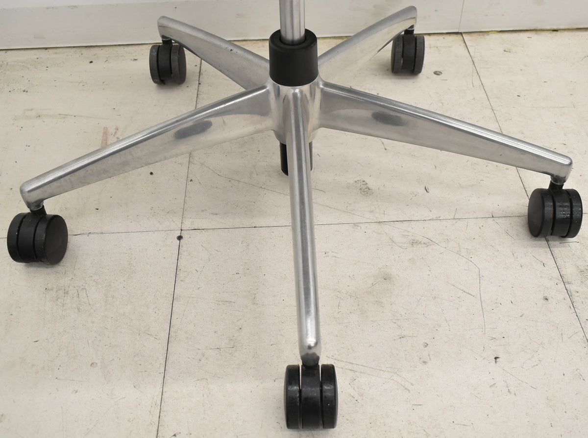 【中古】コクヨ　プント　ハイバック　固定肘（アルミ肘）革張り　エアランバーサポート　ブラック　2026020903【中古オフィス家具】