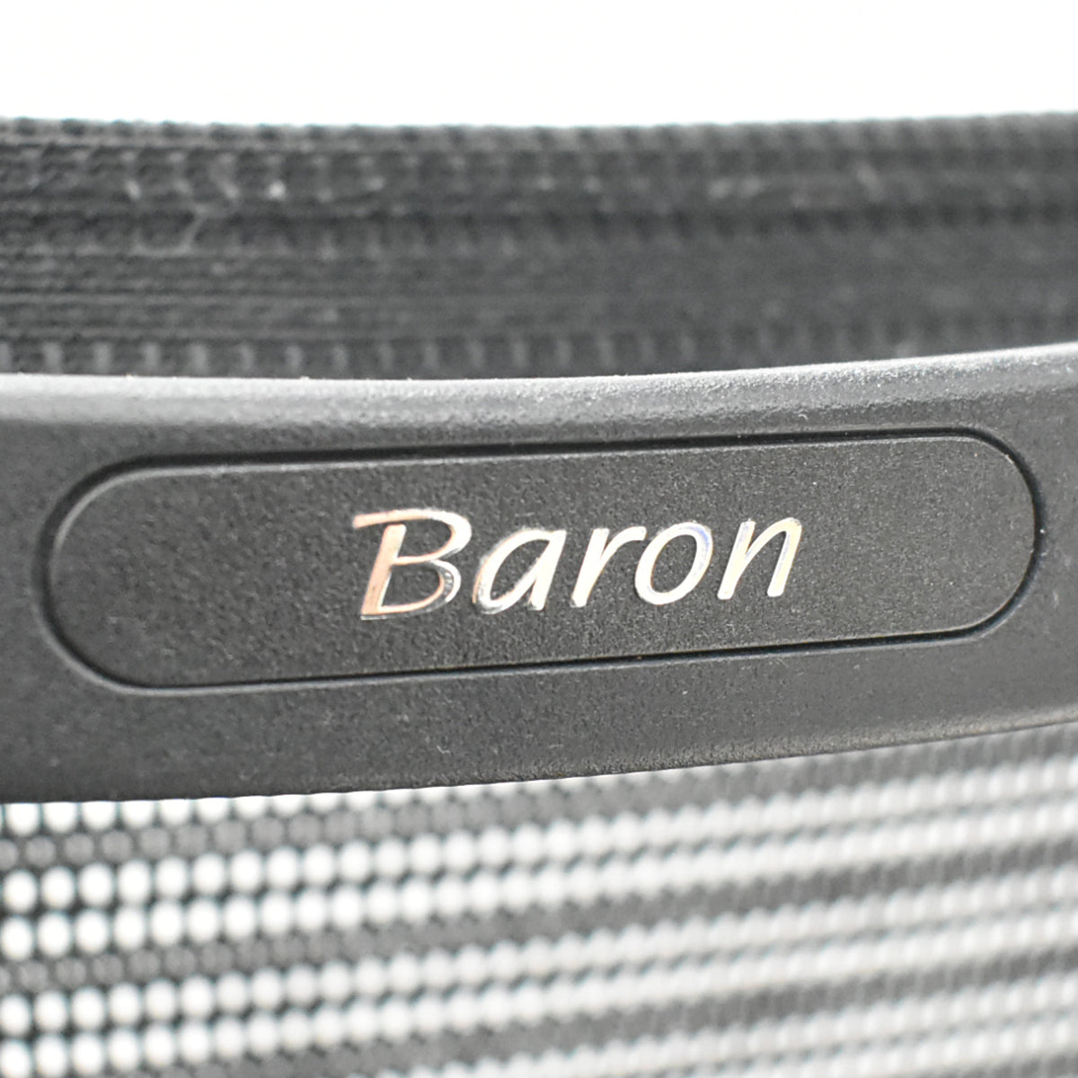 【中古】オカムラ　バロン　ローバック　ポリッシュ脚　肘なし　ブラック　2026020904【中古オフィス家具】