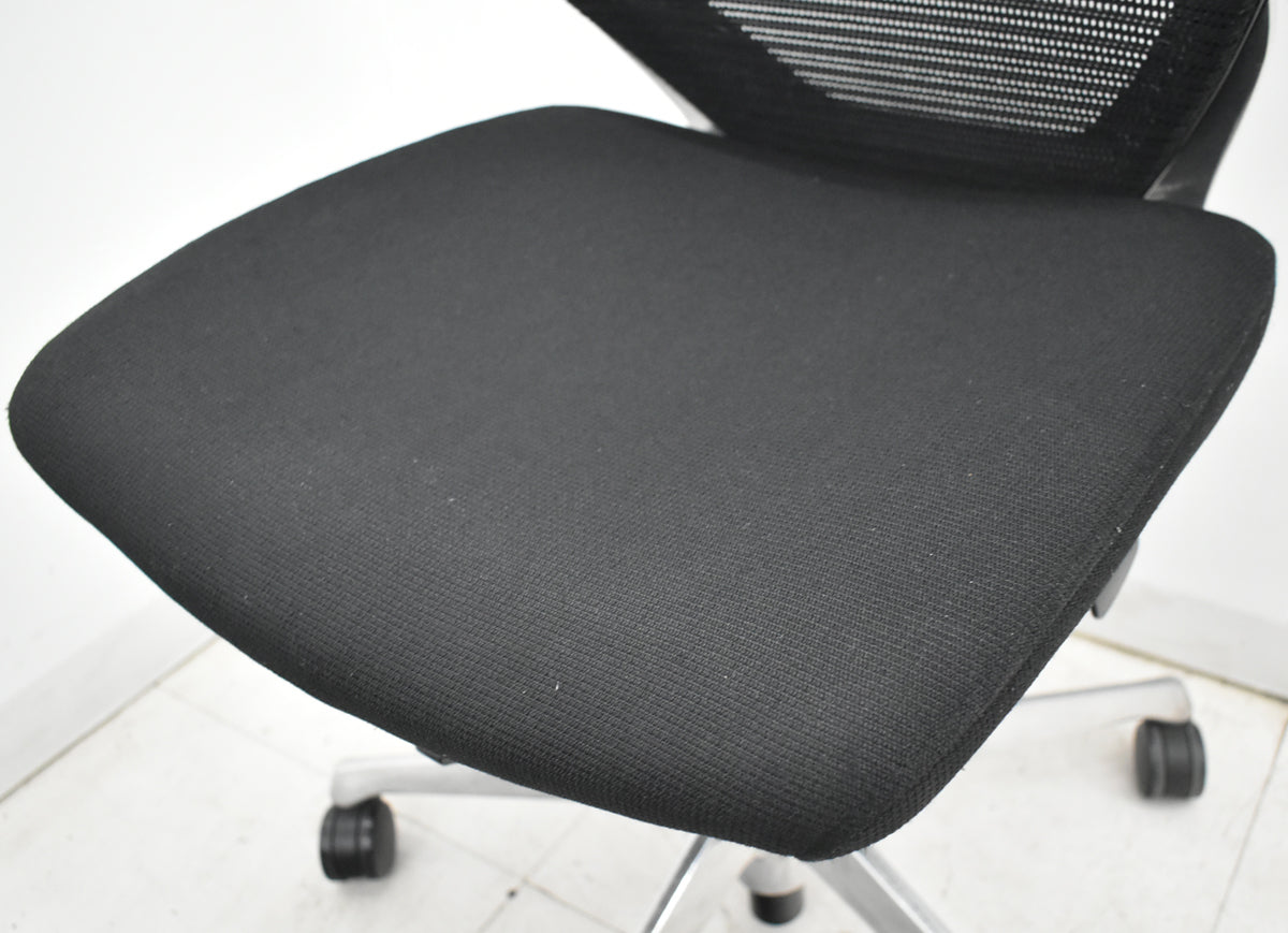 【中古】オカムラ　バロン　ローバック　ポリッシュ脚　肘なし　ブラック　2026020904【中古オフィス家具】