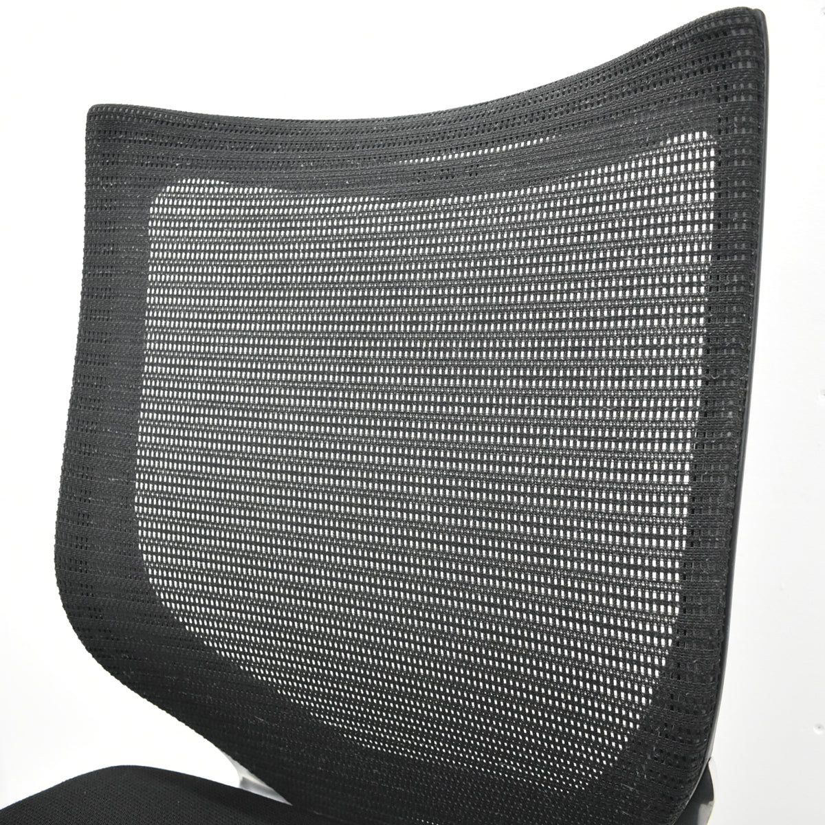 【中古】オカムラ　バロン　ローバック　ポリッシュ脚　肘なし　ブラック　2026020904【中古オフィス家具】