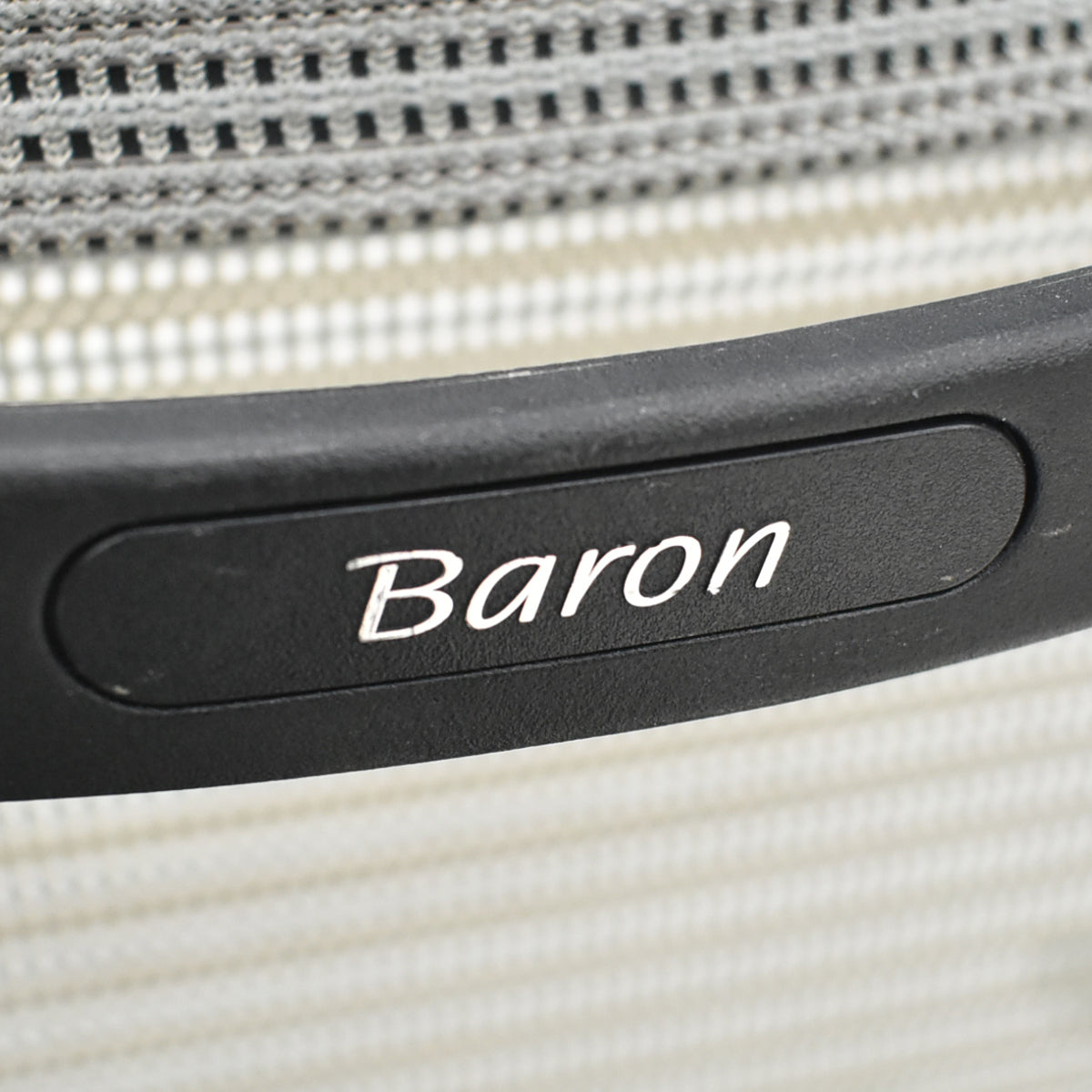 【中古】オカムラ　バロン　ハイバック　可動肘　ポリッシュ　グレー　肘パッド新品　2026020905【中古オフィス家具】