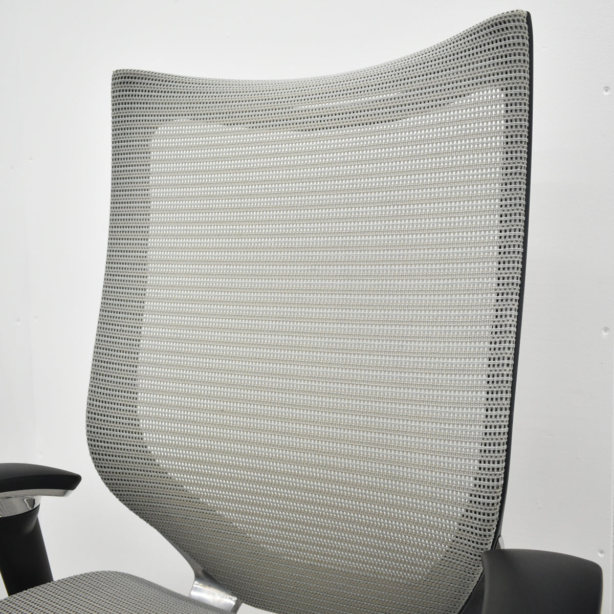 【中古】オカムラ　バロン　ハイバック　可動肘　ポリッシュ　グレー　肘パッド新品　2026020905【中古オフィス家具】