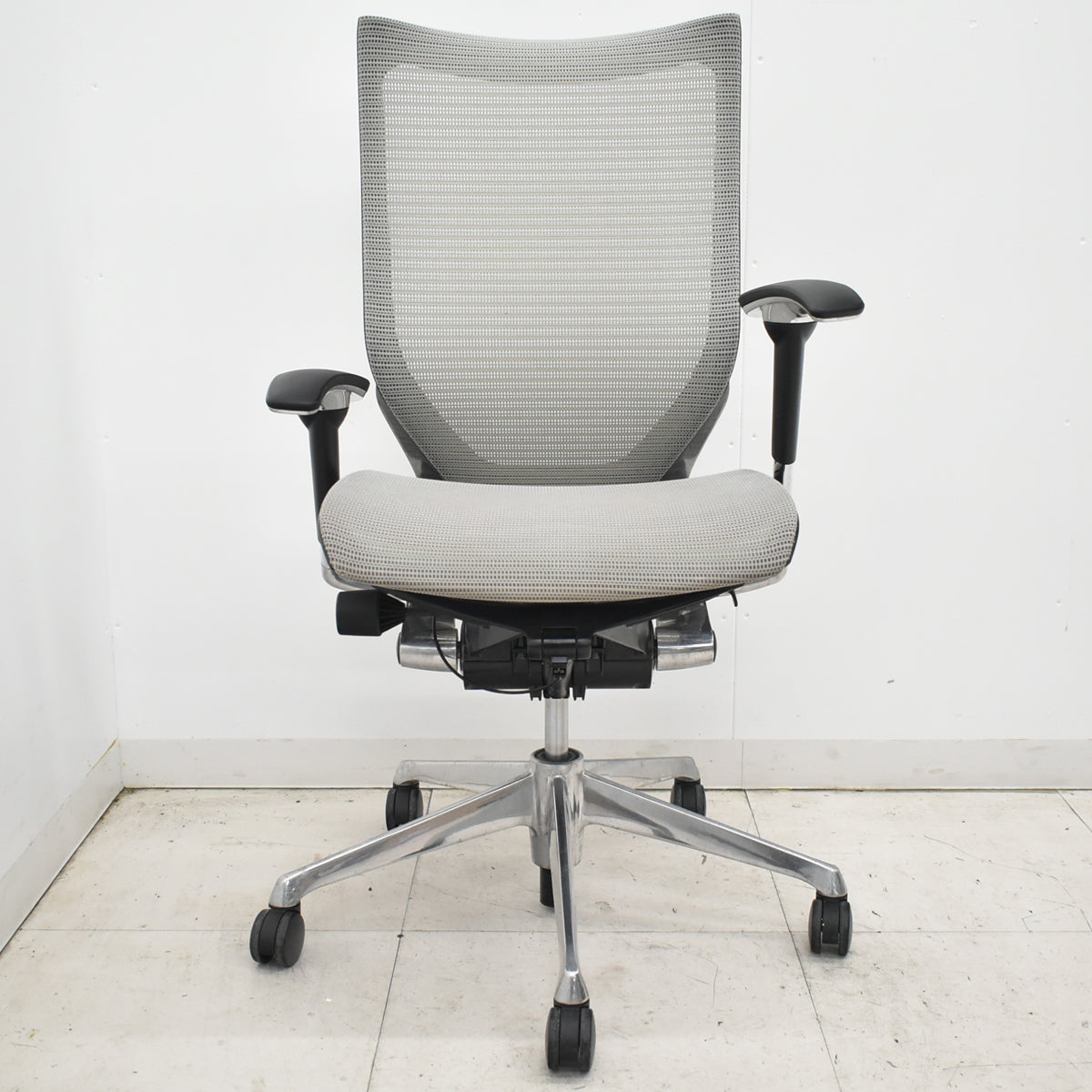 【中古】オカムラ　バロン　ハイバック　可動肘　ポリッシュ　グレー　肘パッド新品　2026020905【中古オフィス家具】