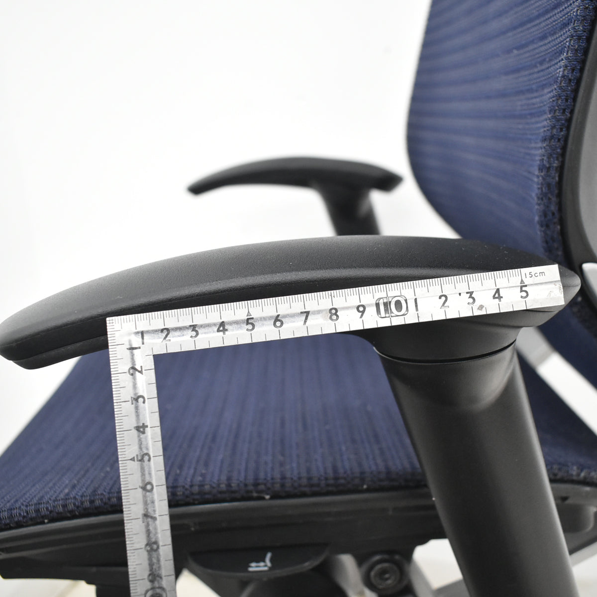 【中古】オカムラ　バロン　ハイバック　可動肘　シルバー脚　ダークブルー　2026021001【中古オフィス家具】