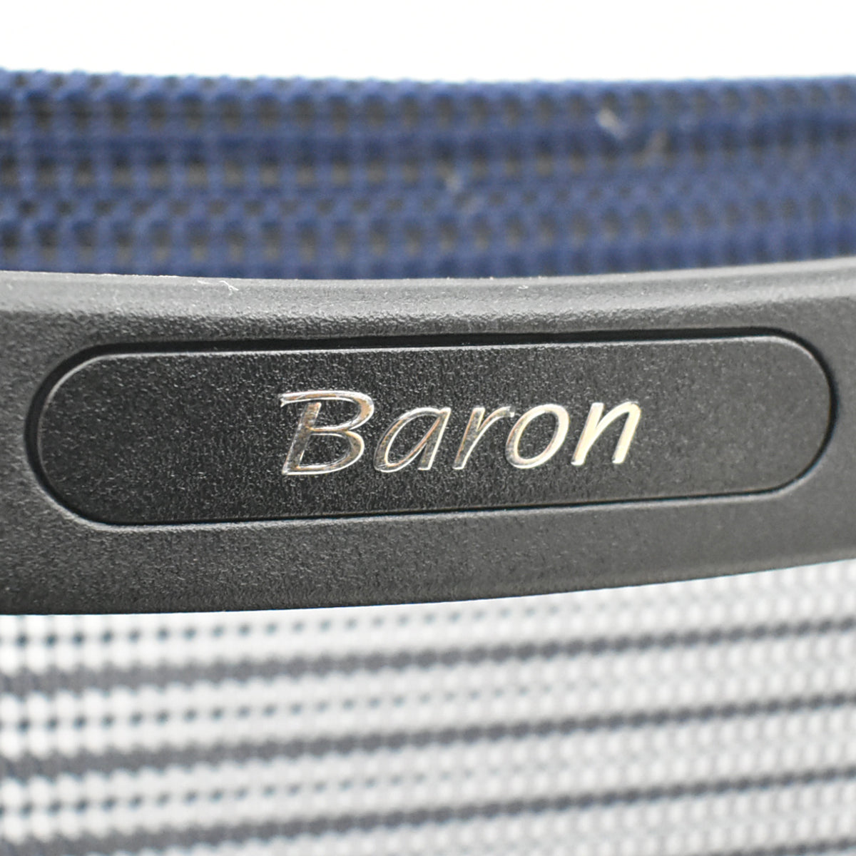 【中古】オカムラ　バロン　ハイバック　可動肘　シルバー脚　ダークブルー　2026021001【中古オフィス家具】